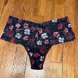 NWOT Hanky Panky retro lace thong panties. One size. “Am I dreaming” flo…